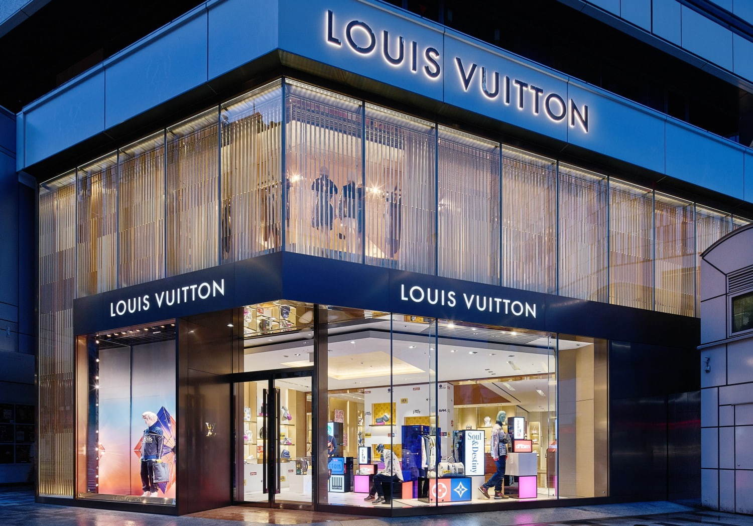 Tokyo: Louis Vuitton store installation