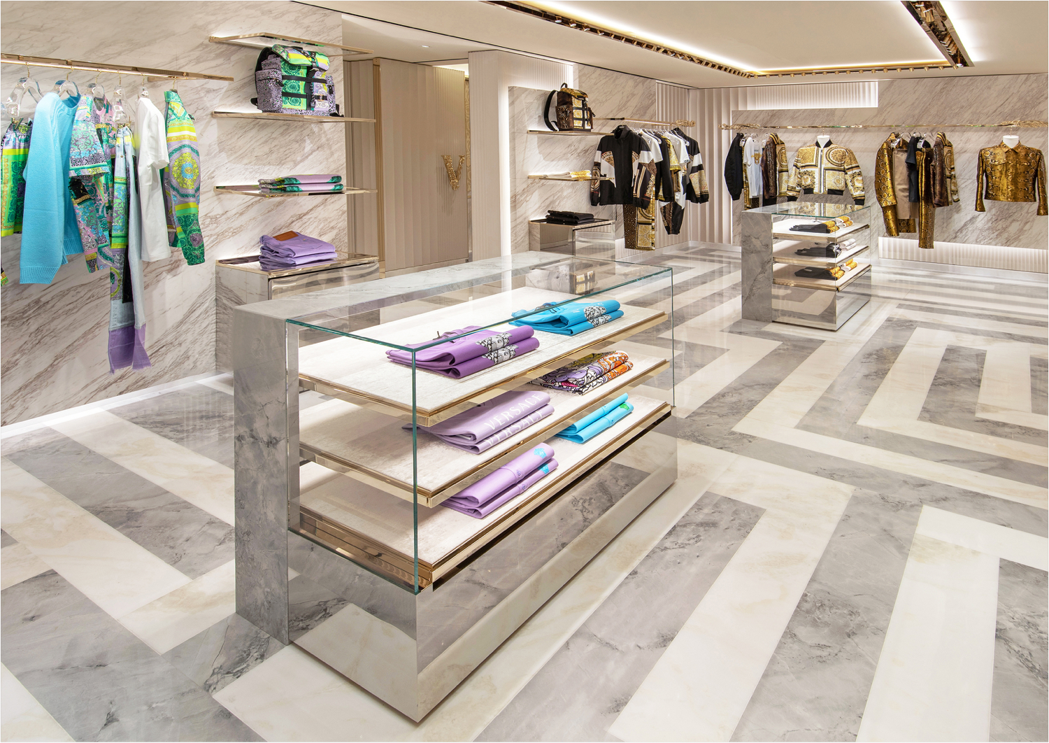 The article: Versace Reopens Boutique in Avenue Montaigne, Paris
