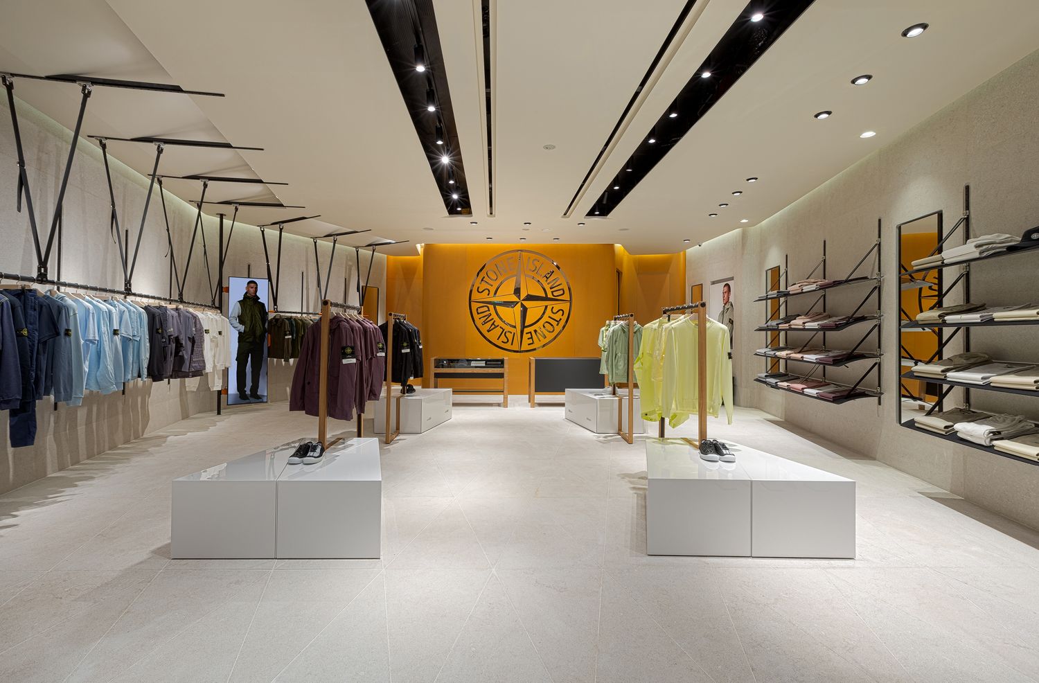 Virgil Abloh's Louis Vuitton Concept Store Boosts Digital Only Men's Paris  Fashion Week – WindowsWear