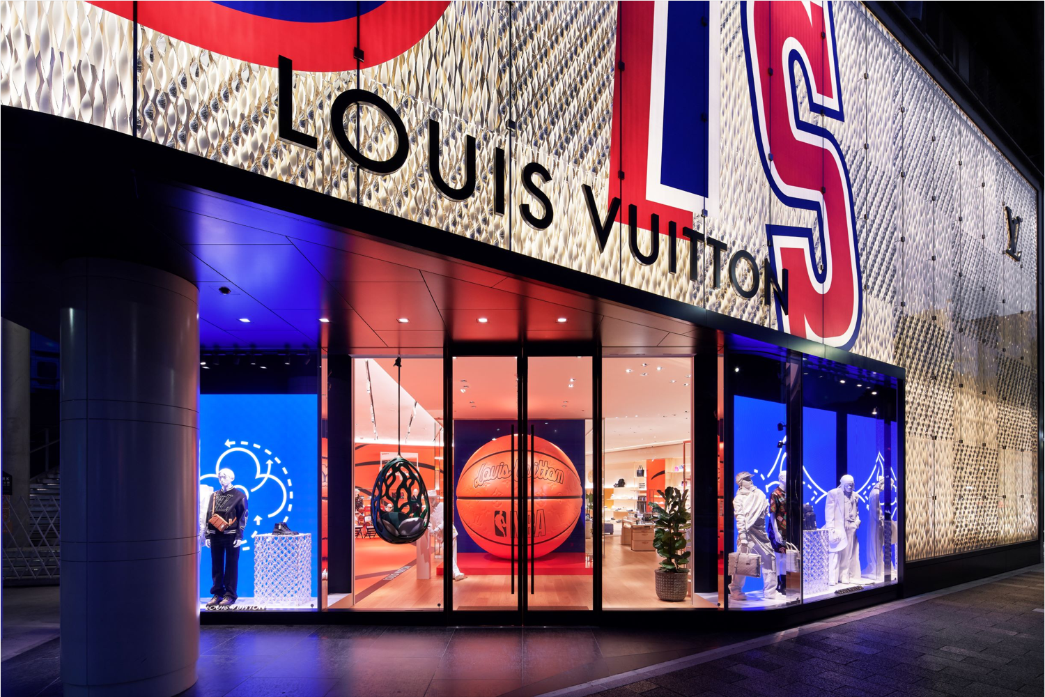Tokyo: Louis Vuitton x NBA pop-up store
