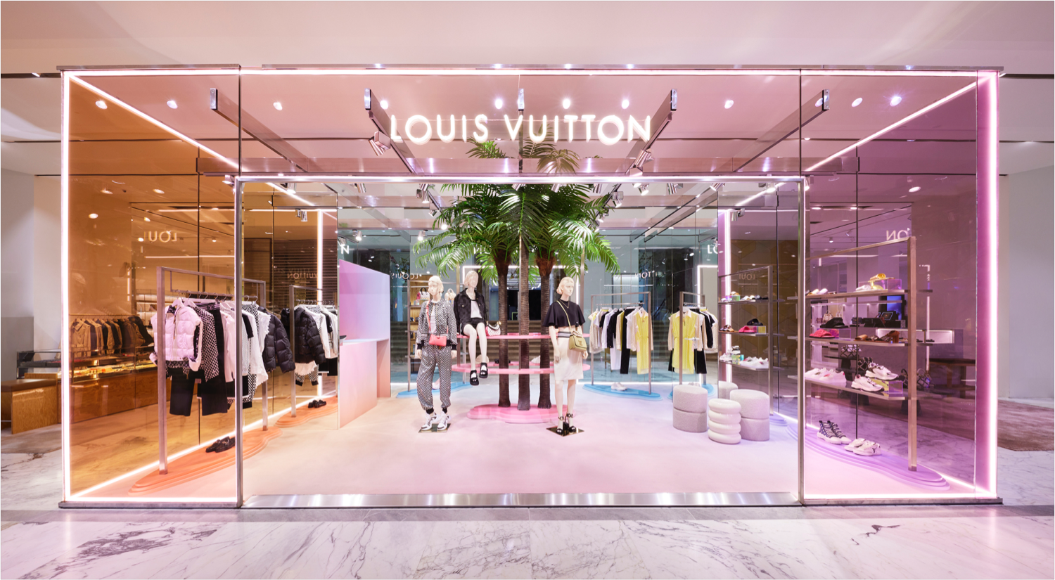 Shopping itineraries in Louis Vuitton Bijenkorf in October