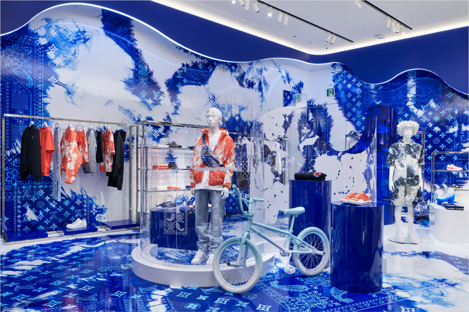 Louis Vuitton Pop-Up Store at @centralembassy #LouisVuitton