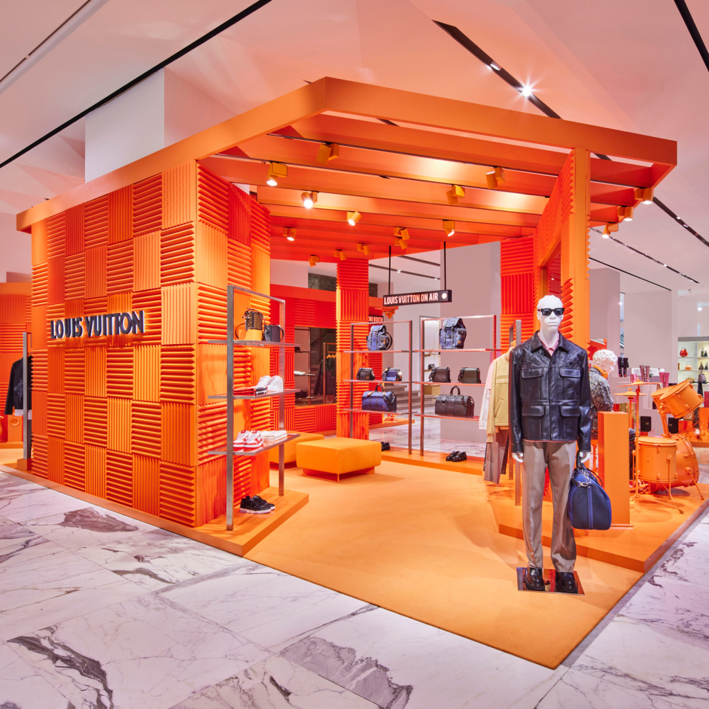 Louis Vuitton opens new pop-up in Amsterdam at De Bijenkorf 💜🧩 Source  CPP-Luxury @louisvuitton @debijenkorf